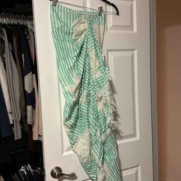 NEW Maxi Skirt - High Leg - Ruffle - Beautiful Skirt or Cover Up - Size Small - Picture 1 of 4